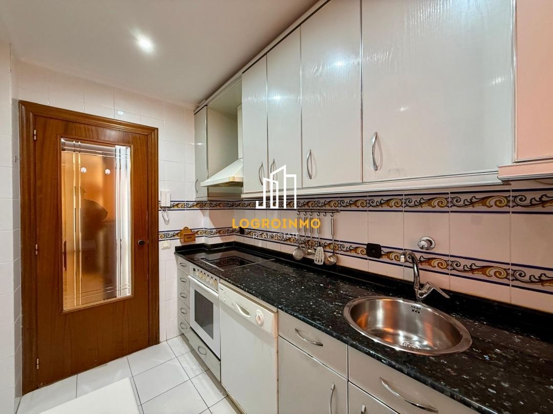 Cocina de Piso en venta en  Logroño con Calefacción, Trastero y Amueblado
