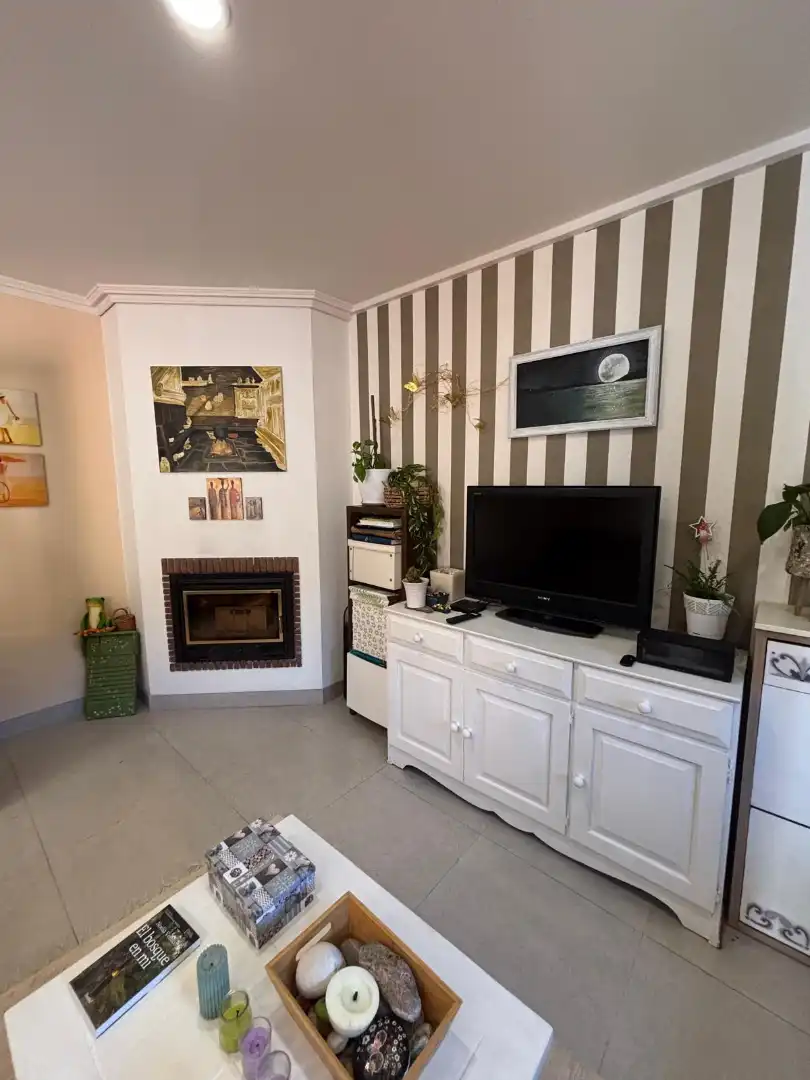 Sala d'estar de Casa adosada en venda en Morcín amb Calefacció, Jardí privat i Parquet