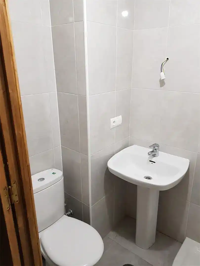 Bany de Casa adosada en venda en Bembibre amb Parquet