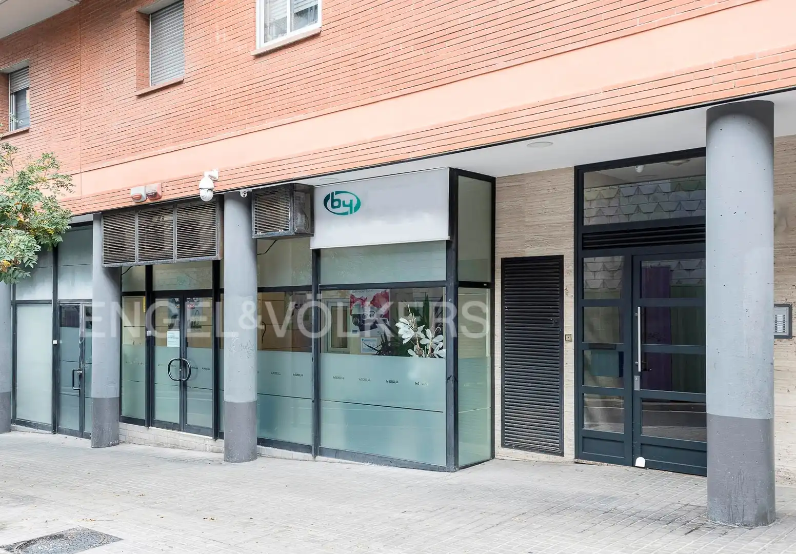 Local comercial en venda a Sants - Montjuïc