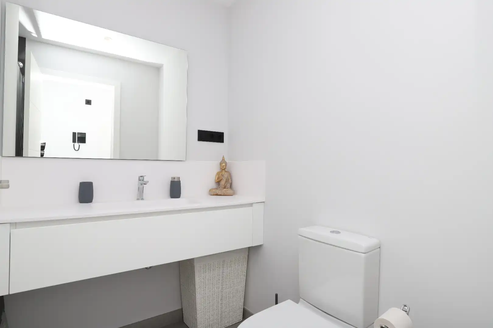 Bany de Apartament de lloguer en Estepona amb Aire condicionat, Calefacció i Terrassa