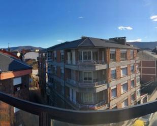 Vista exterior de Àtic en venda en Bembibre amb Aire condicionat, Calefacció i Terrassa