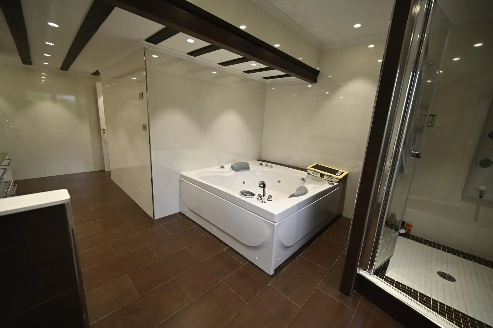 Baño de Casa adosada en venta en Loiu con Aire acondicionado, Calefacción y Jardín privado