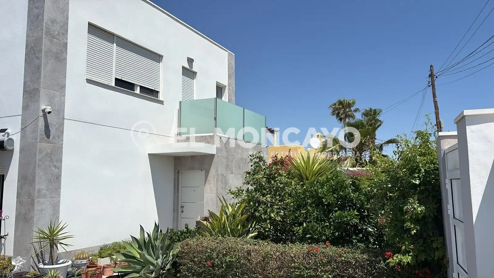 Vista exterior de Casa o chalet en venta en Torrevieja con Jardín privado, Terraza y Piscina