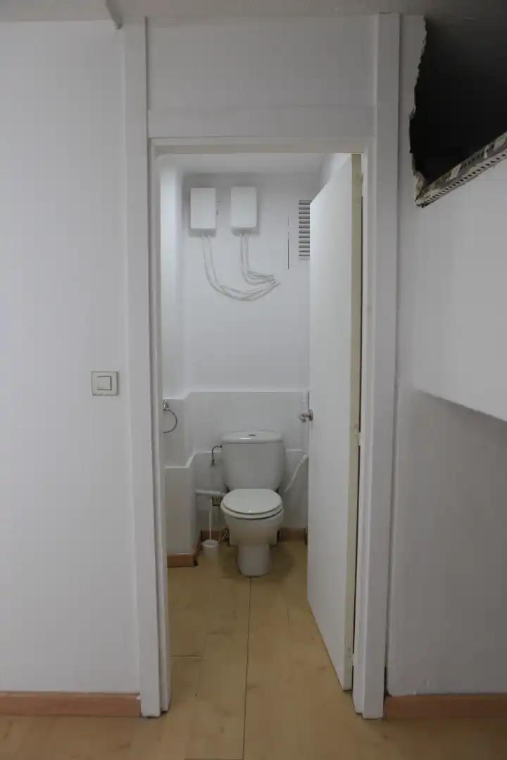 Badezimmer von Geschaftsraum zur Miete in Santander