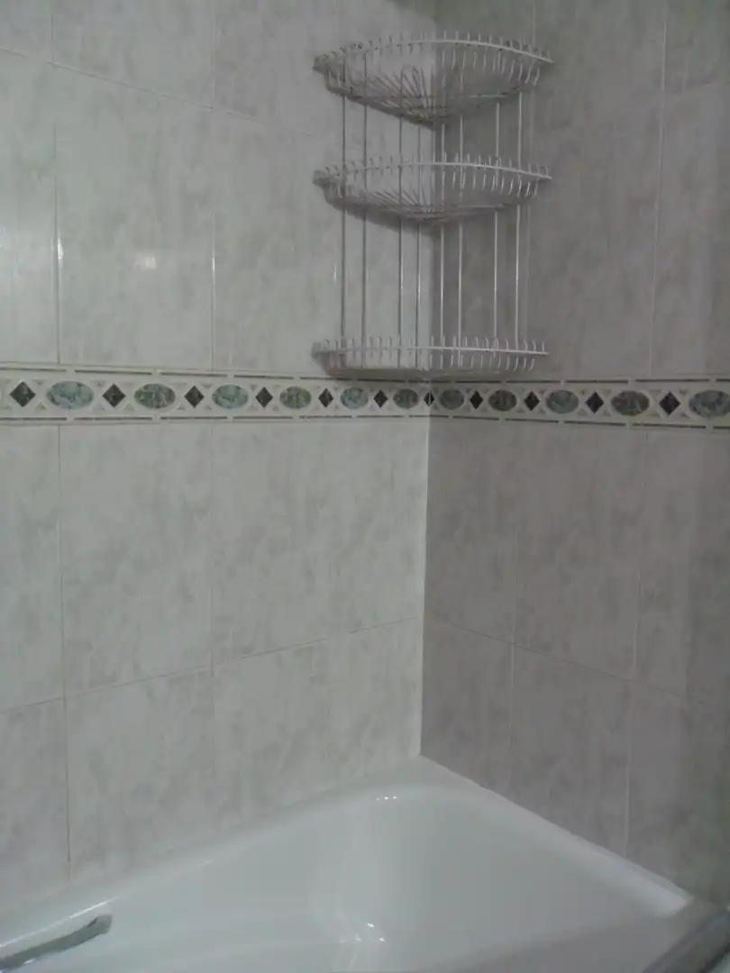 Baño de Piso de alquiler en Granada con Aire acondicionado, Calefacción y Terraza
