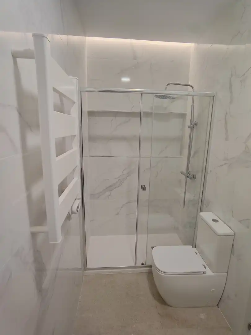 Baño de Piso de alquiler en Madrid con Amueblado y Se aceptan mascotas