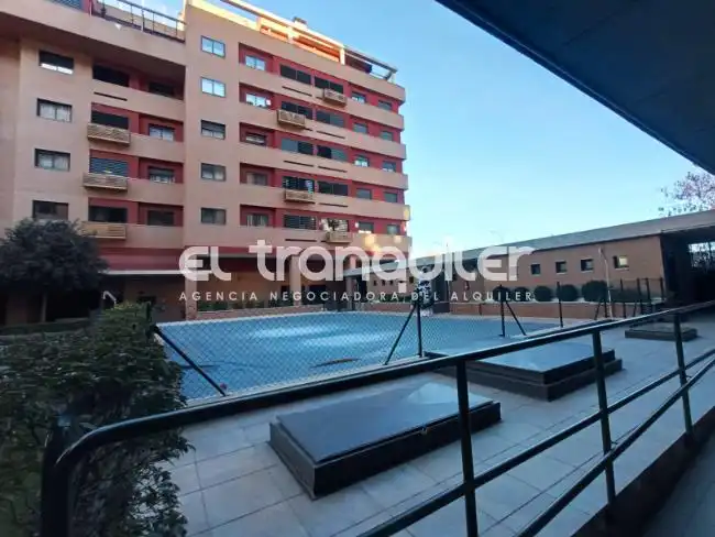 Wohnung zur Miete in Madrid mit Klimaanlage, Terrasse und Schwimmbad