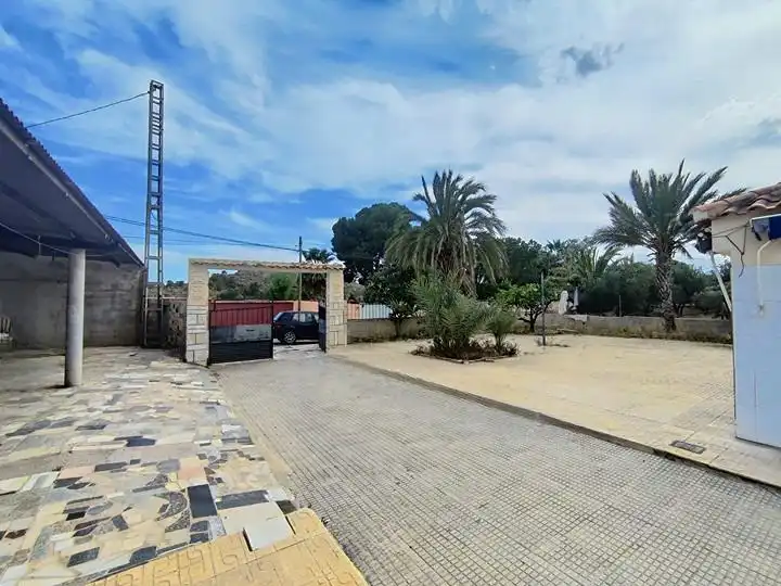 Vista exterior de Casa o xalet en venda en Alicante / Alacant amb Calefacció, Jardí privat i Terrassa