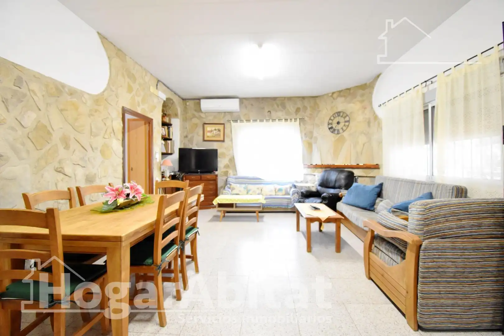 Living room of Houses for sale in Simat de la Valldigna  with Air Conditioner, Private garden and Terrace