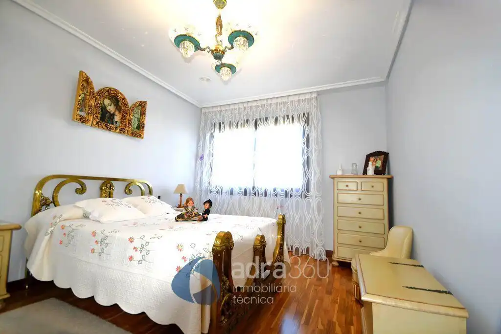 Habitación de Casa adosada en venta en Lardero con Calefacción, Terraza y Trastero