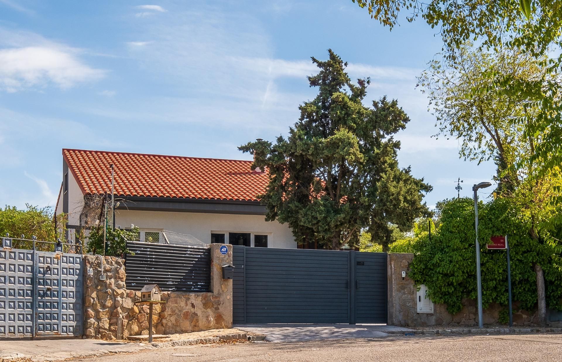 Exterior view of House or chalet for sale in Navalcarnero  with Private garden