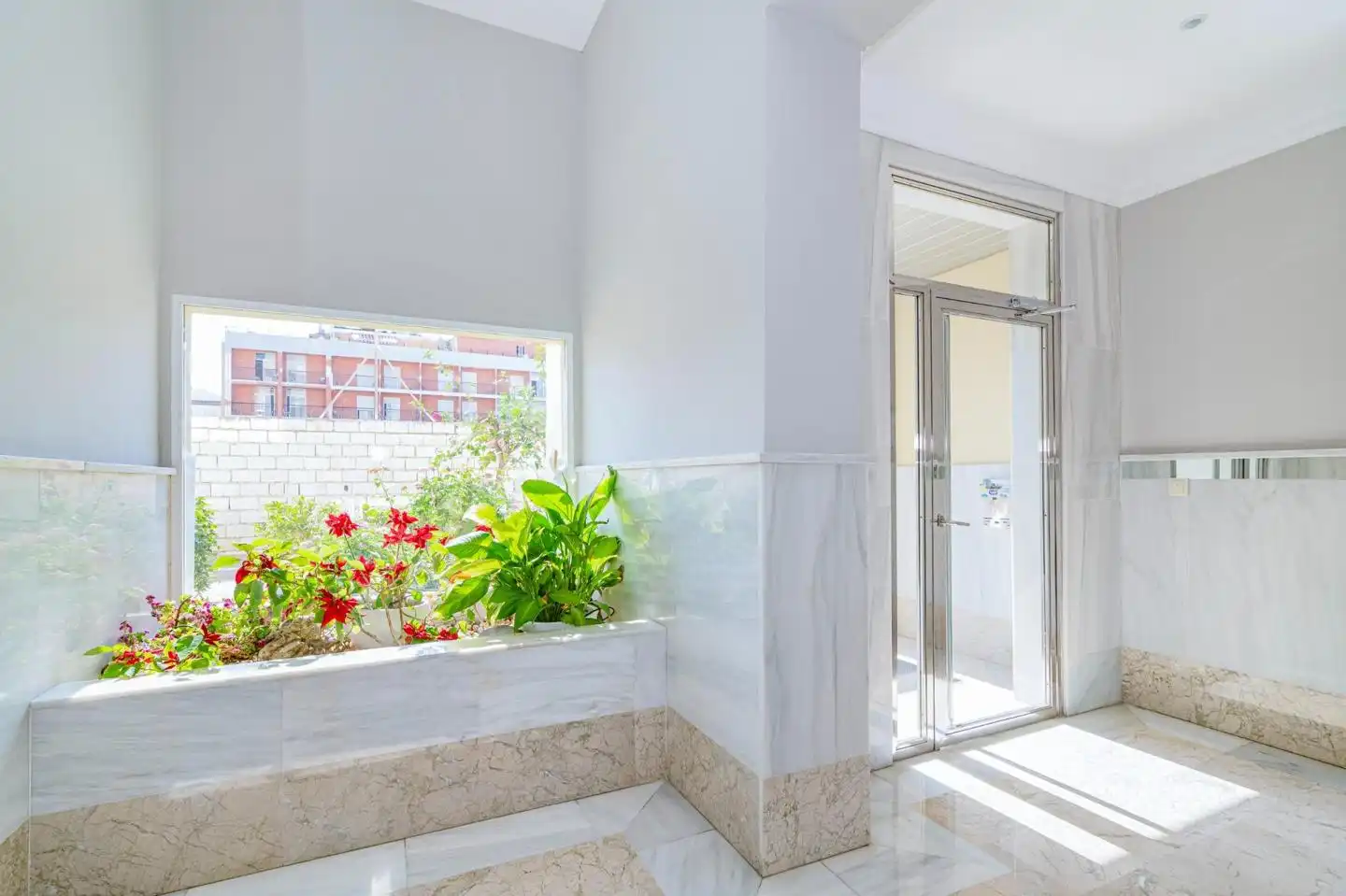 Baño de Piso en venta en Motril con Terraza y Piscina comunitaria