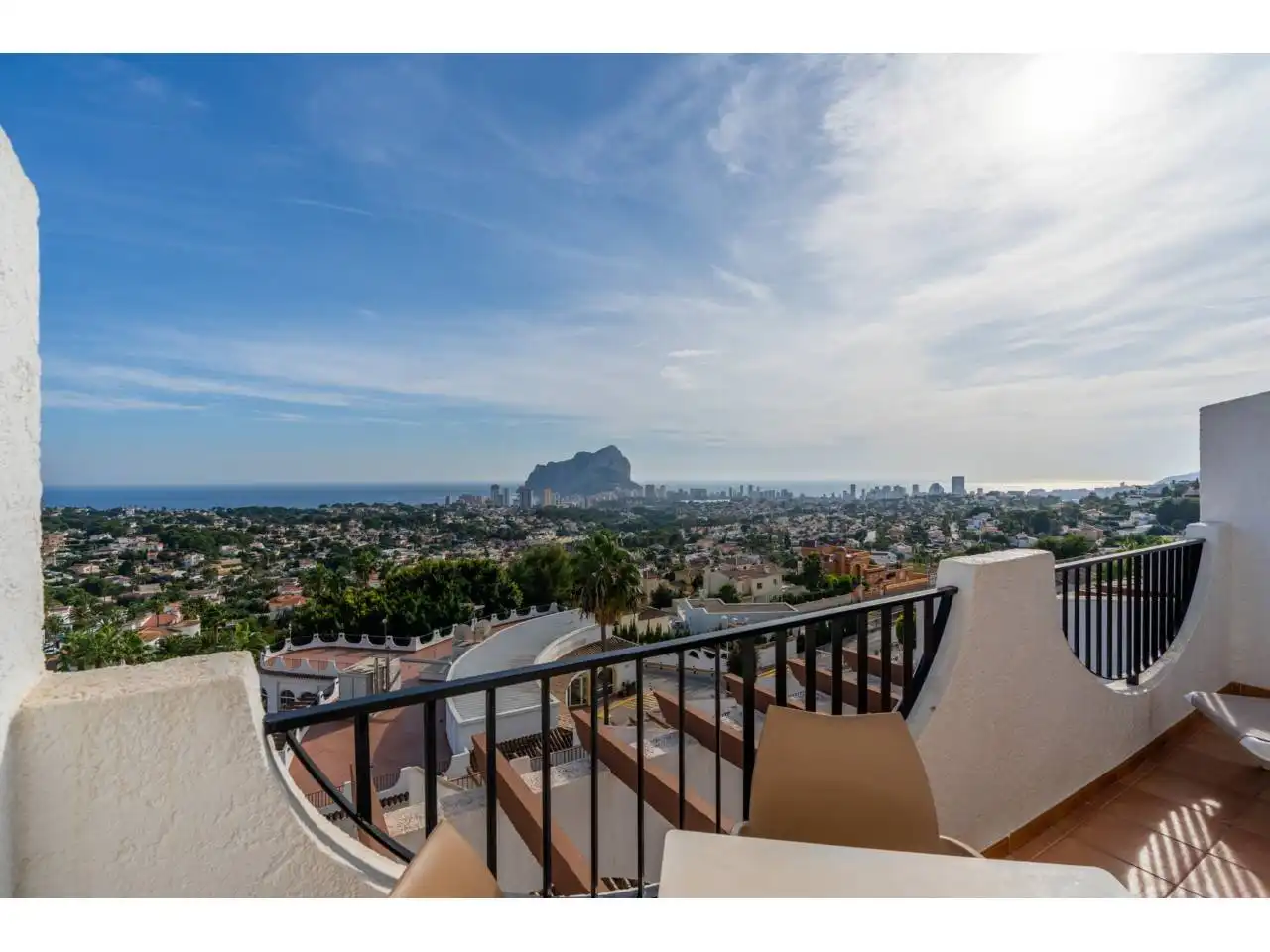 Außenansicht von Einfamilien-Reihenhaus zum Verkauf in Calpe / Calp mit Klimaanlage, Terrasse und Möbliert