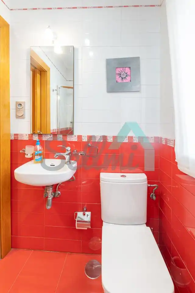 Bany de Casa o xalet en venda en Villaviciosa amb Calefacció, Jardí privat i Terrassa