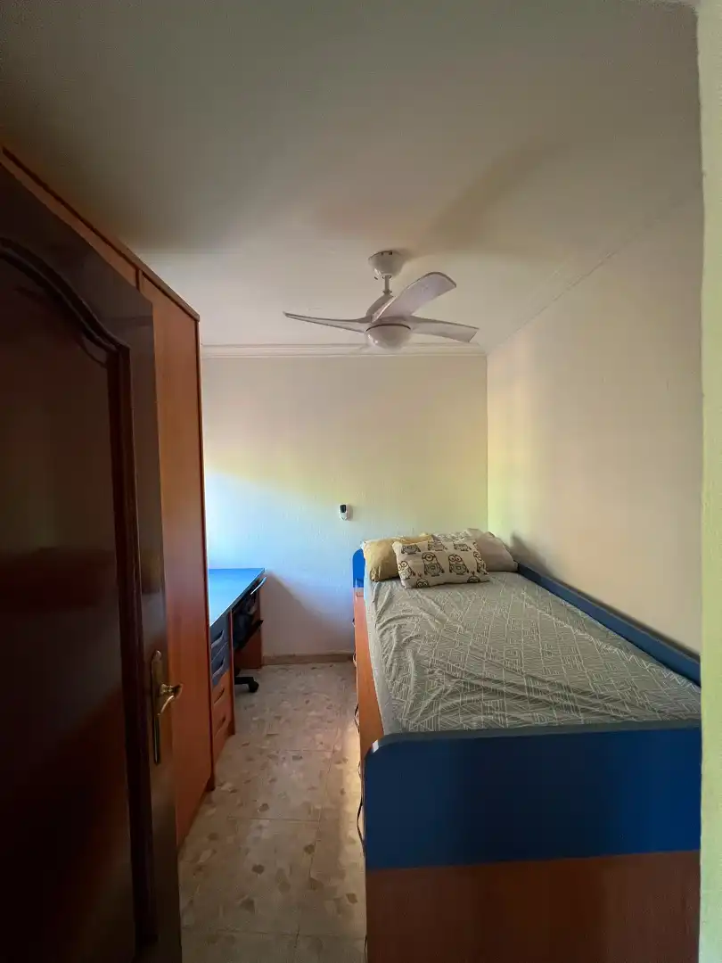 Bedroom of Flat for rent in Sevilla  with Heating, Furnished and Washing machine