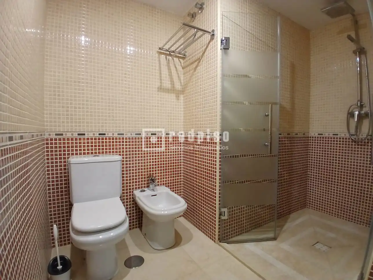 Baño de Piso en venta en Benalmádena con Aire acondicionado, Calefacción y Jardín privado