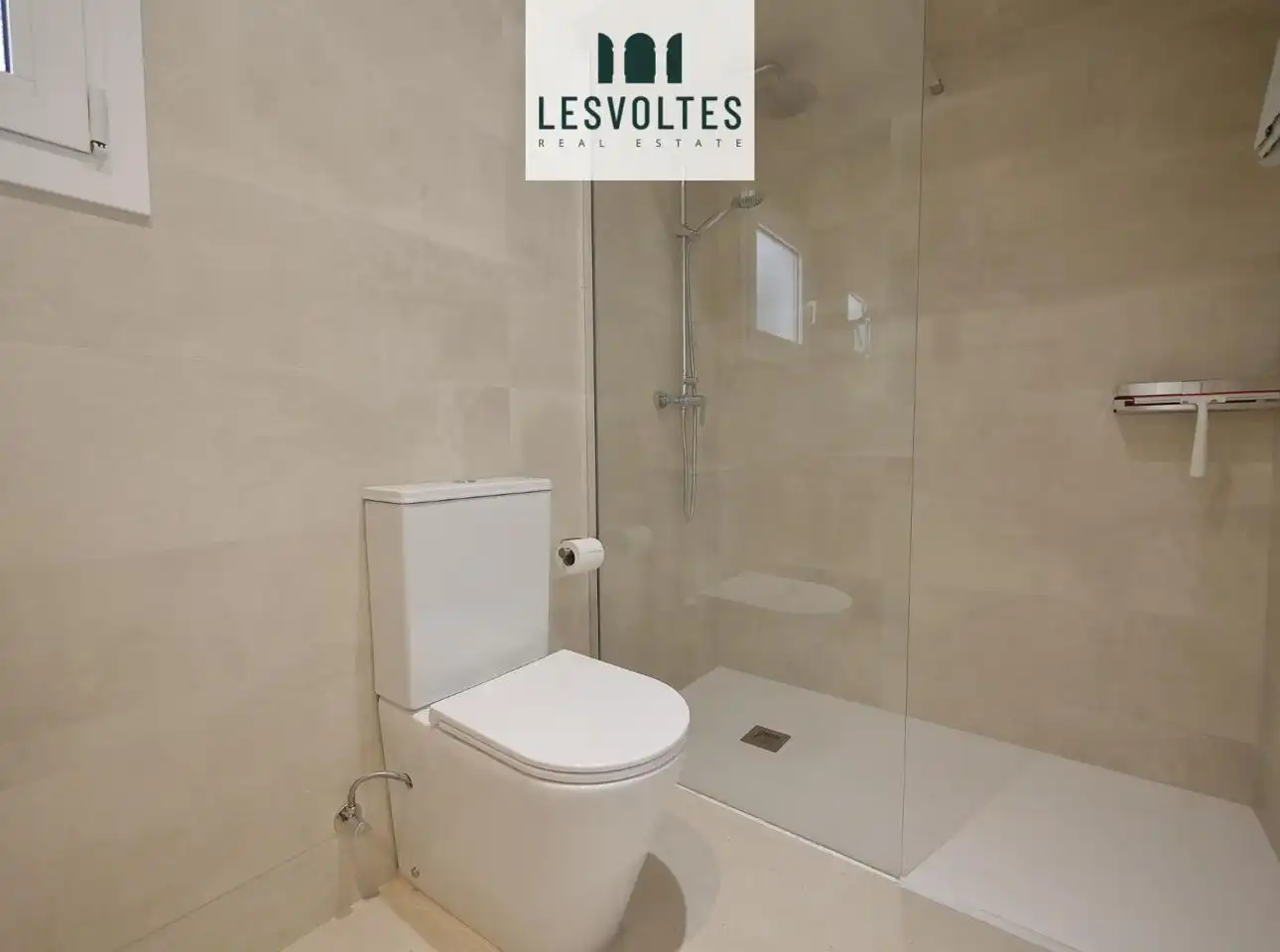 Baño de Piso de alquiler en Palafrugell con Calefacción, Terraza y Amueblado