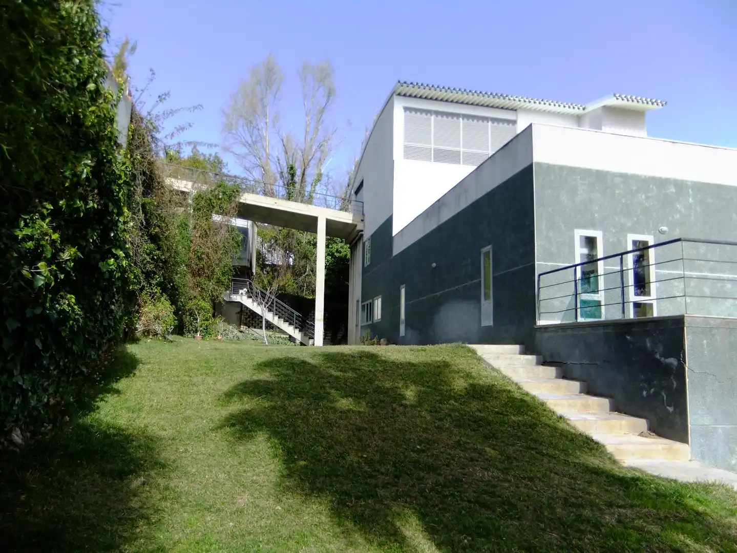 Vista exterior de Casa o xalet en venda en Badajoz amb Aire condicionat, Calefacció i Jardí privat