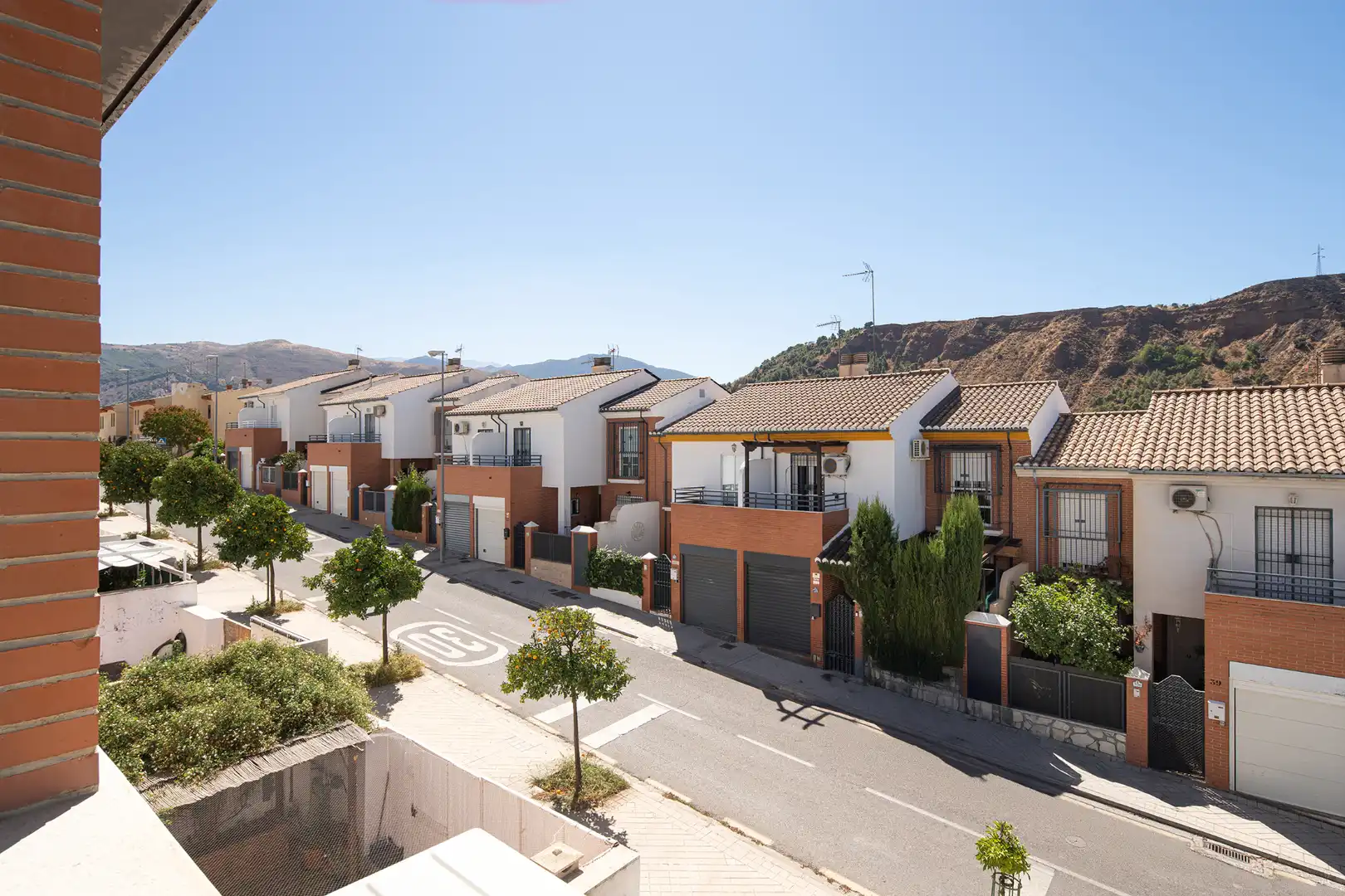 Vista exterior de Casa adosada en venta en Granada con Calefacción, Jardín privado y Terraza