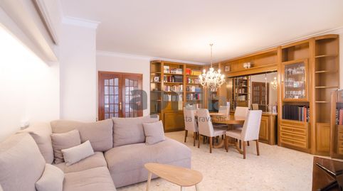 Gran oportunidad de vivienda de 2 plantas más local comercial en el centro de Lloret de Mar