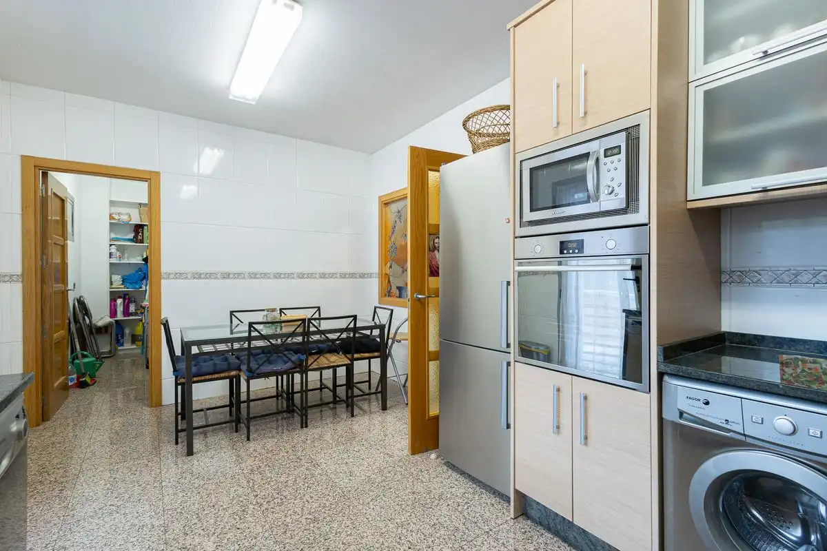 Chalet con terraza en venta en Calle Begonia, imagen 10