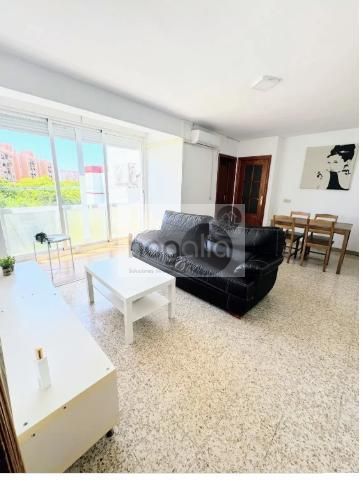 Sala d'estar de Pis de lloguer en  Sevilla Capital amb Aire condicionat i Moblat