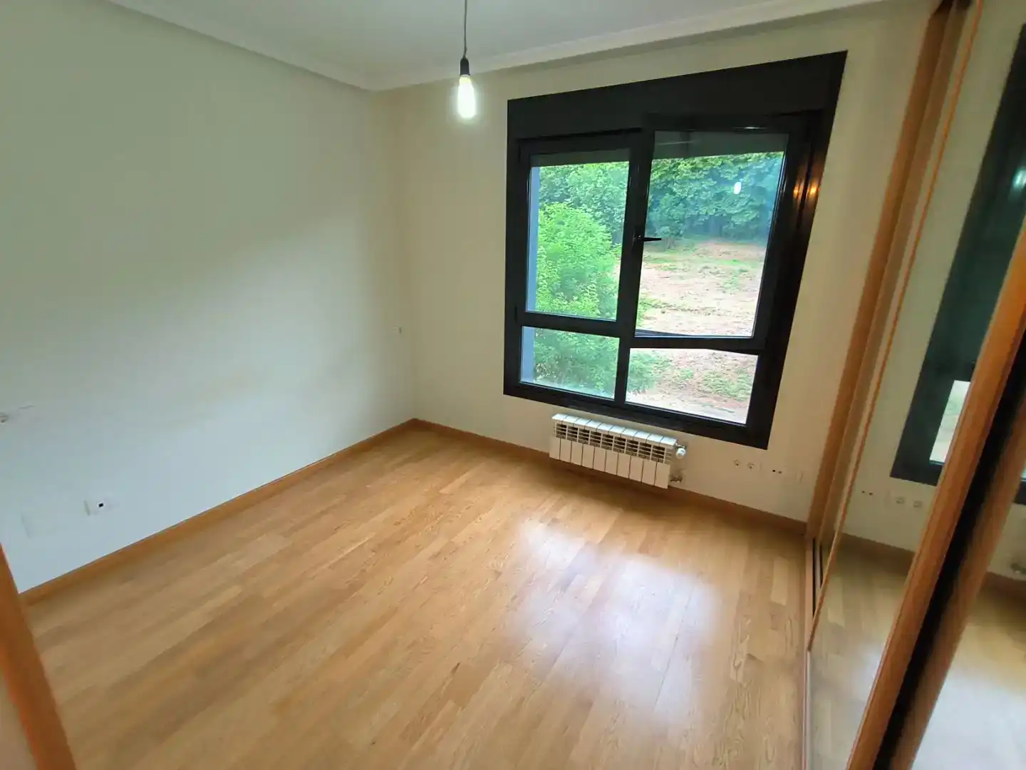 Schlafzimmer von Wohnung zur Miete in Oviedo 