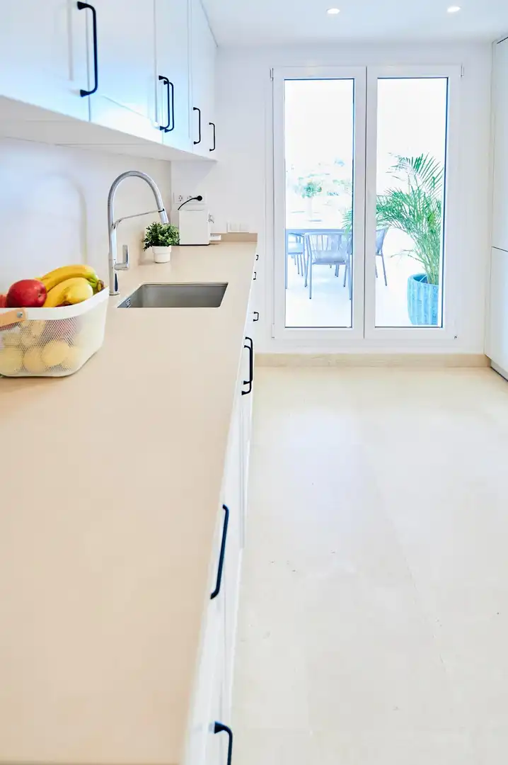 Cocina de Apartamento en venta en Marbella con Jardín privado, Terraza y Trastero