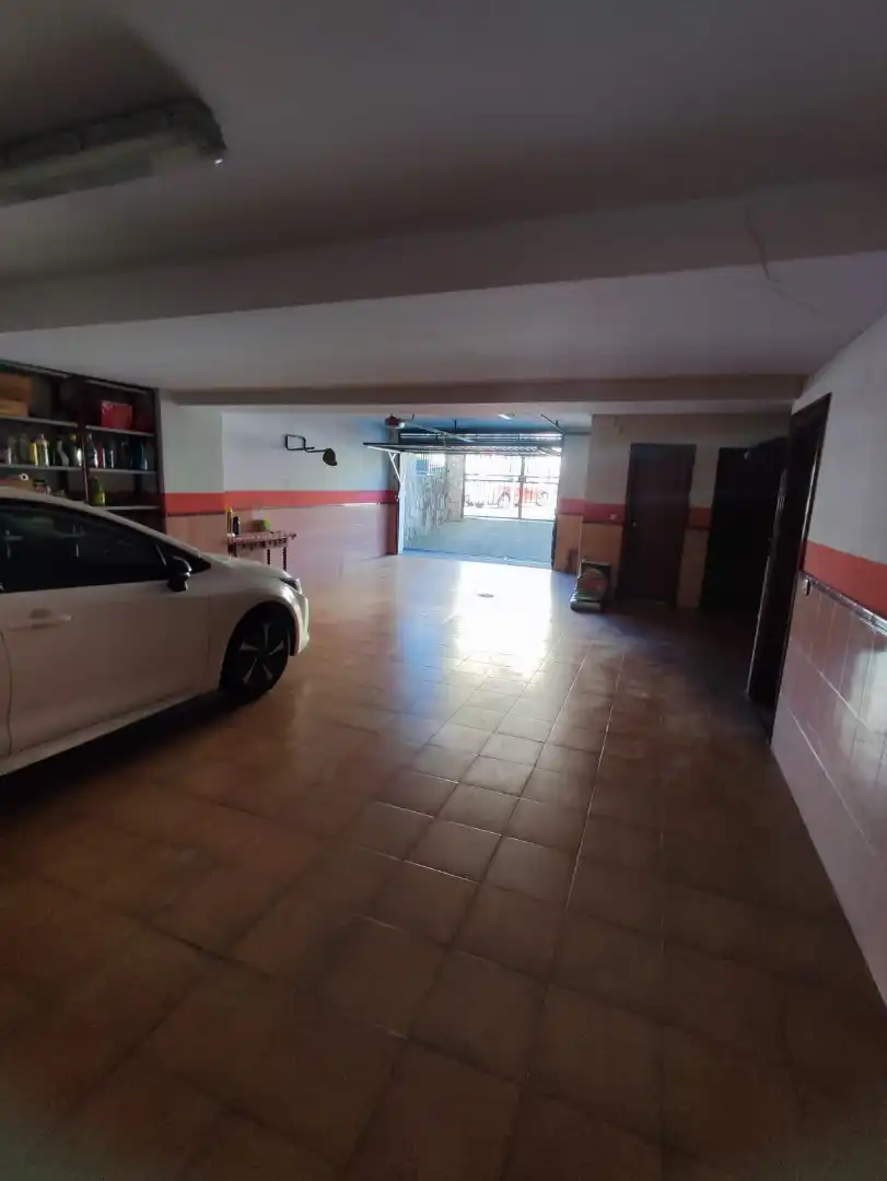 Parkplatz von Haus oder Chalet zum Verkauf in Plasencia mit Heizung, Privatgarten und Terrasse