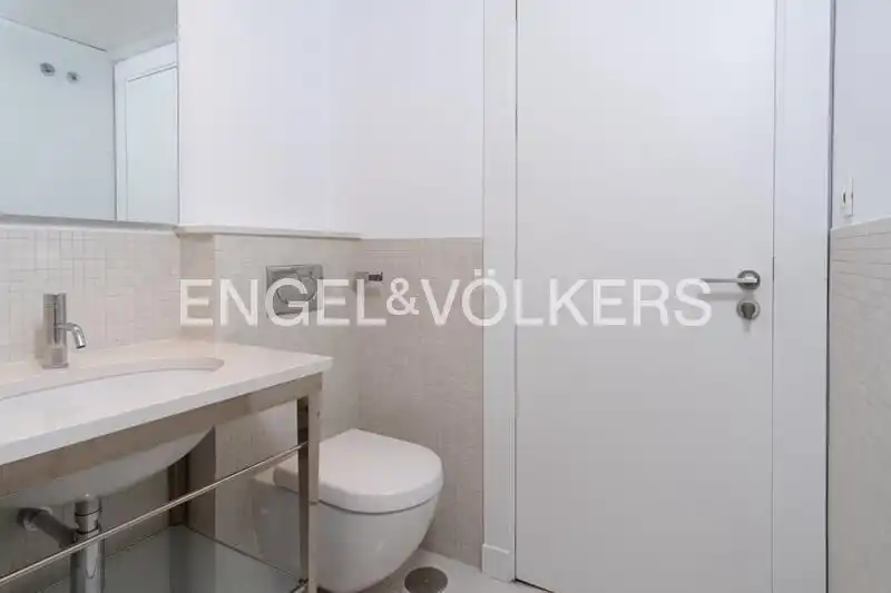 Badezimmer von Wohnung zur Miete in Madrid mit Klimaanlage, Heizung und Terrasse