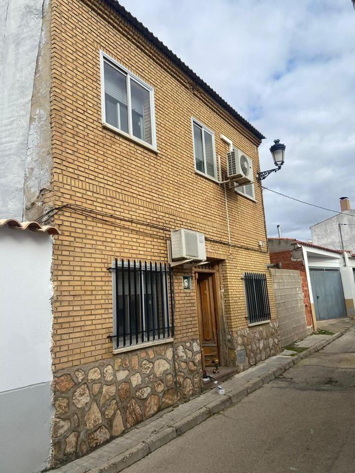 Vista exterior de Casa o xalet en venda en Villamayor de Santiago amb Calefacció i Terrassa