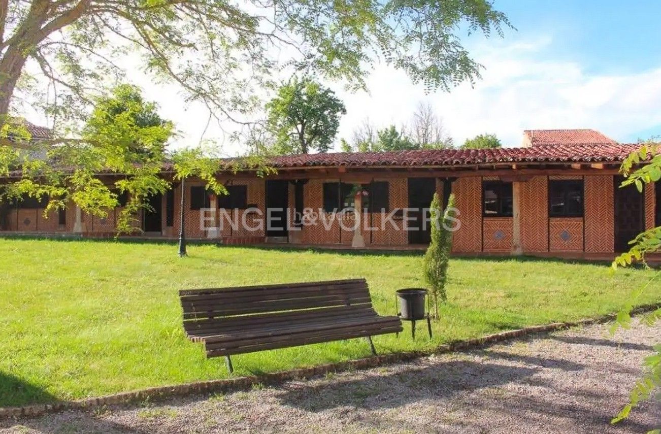 Vista exterior de Finca rústica en venda en Valderredible amb Aire condicionat, Calefacció i Jardí privat