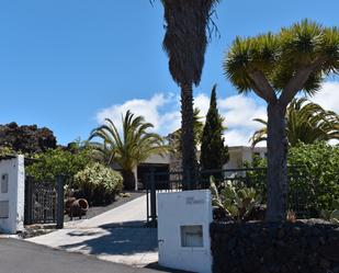 Vista exterior de Casa o xalet en venda en Santiago del Teide amb Aire condicionat, Jardí privat i Terrassa
