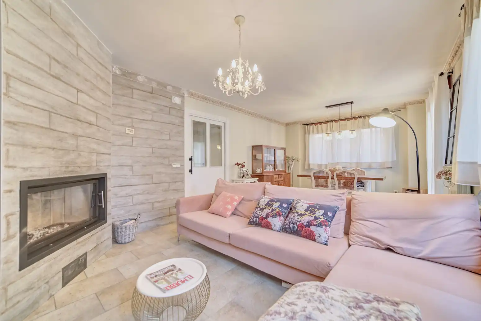 Sala de estar de Casa o chalet en venta en Orkoien con Calefacción, Parquet y Terraza