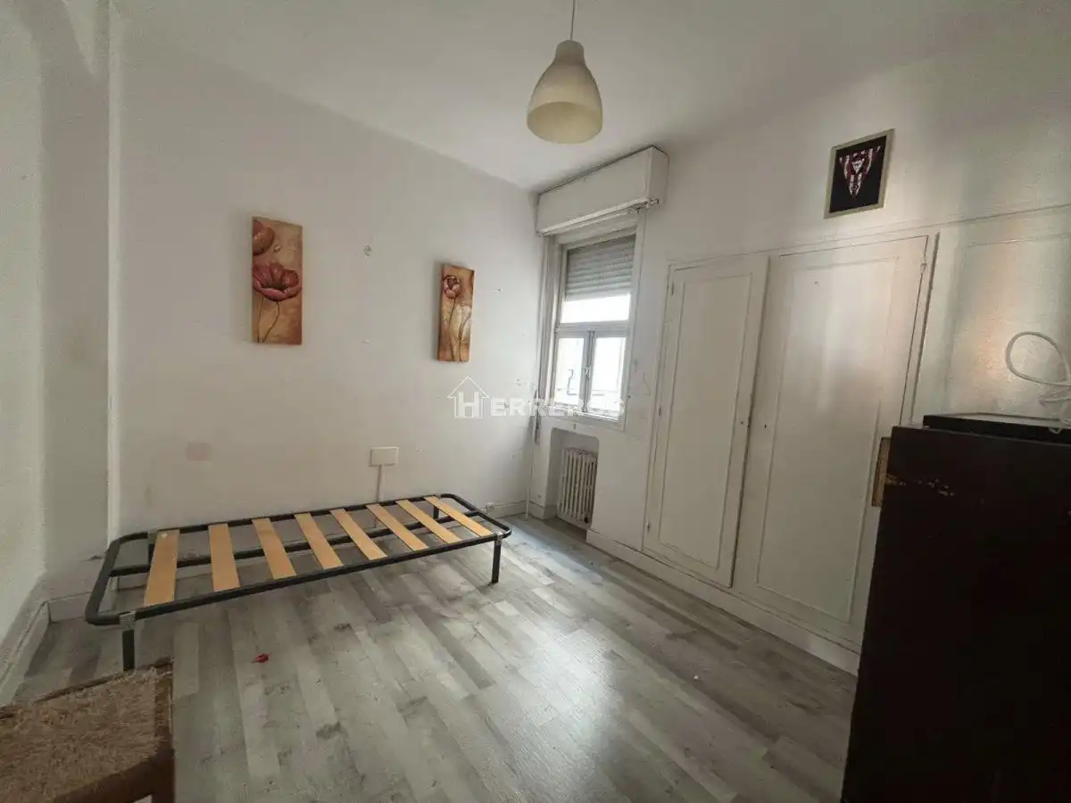 Habitación de Piso en venta en  Logroño con Calefacción, Parquet y Terraza