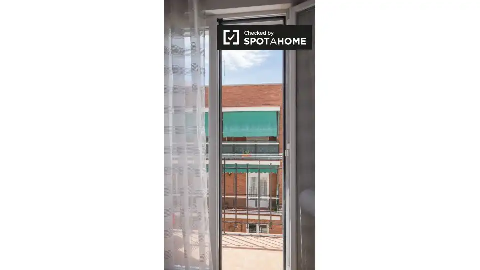 Habitación de Piso de alquiler en Madrid con Aire acondicionado, Calefacción y Amueblado