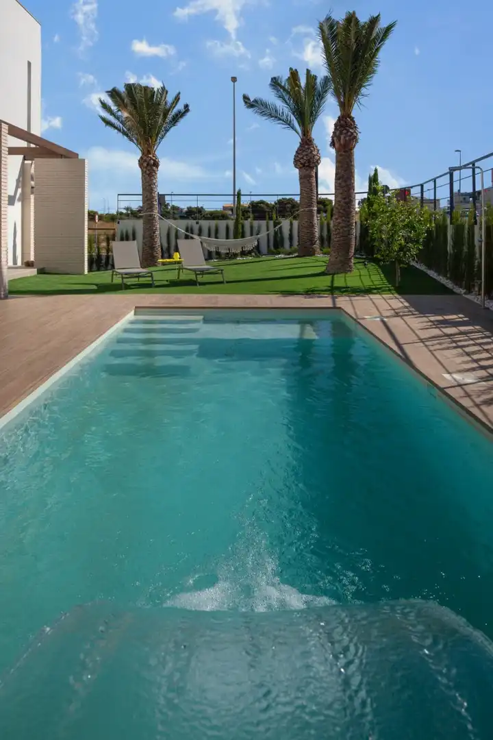 Piscina de Casa o xalet en venda en Orihuela amb Aire condicionat, Jardí privat i Terrassa