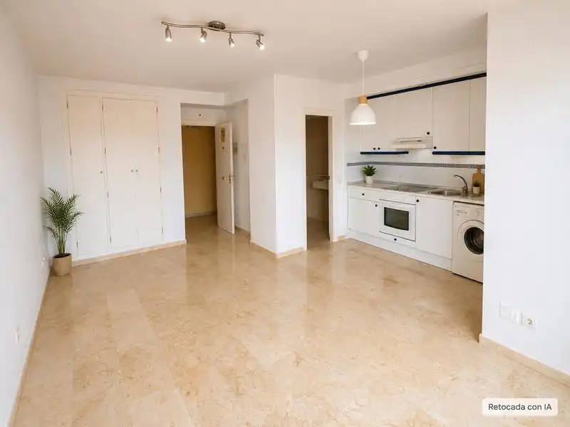 Piso con piscina en venta en San Luis de Sabinillas, imagen 4