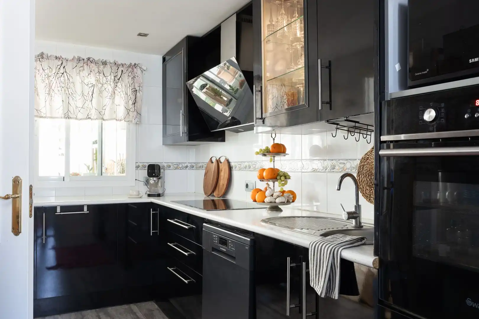 Küche von Einfamilien-Reihenhaus zum Verkauf in Fuengirola mit Terrasse und Balkon