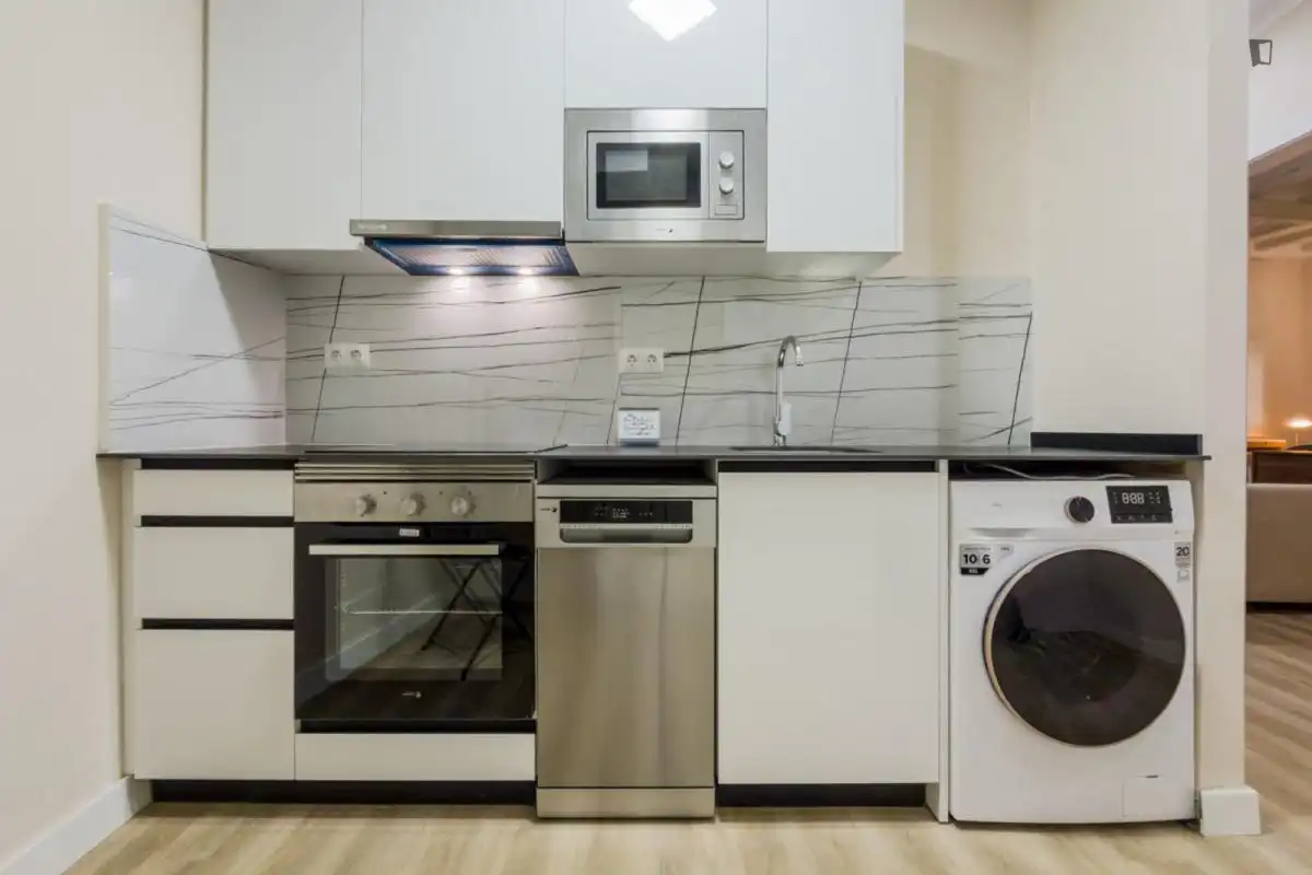 Cuina de Apartament de lloguer en Barcelona amb Aire condicionat, Calefacció i Moblat