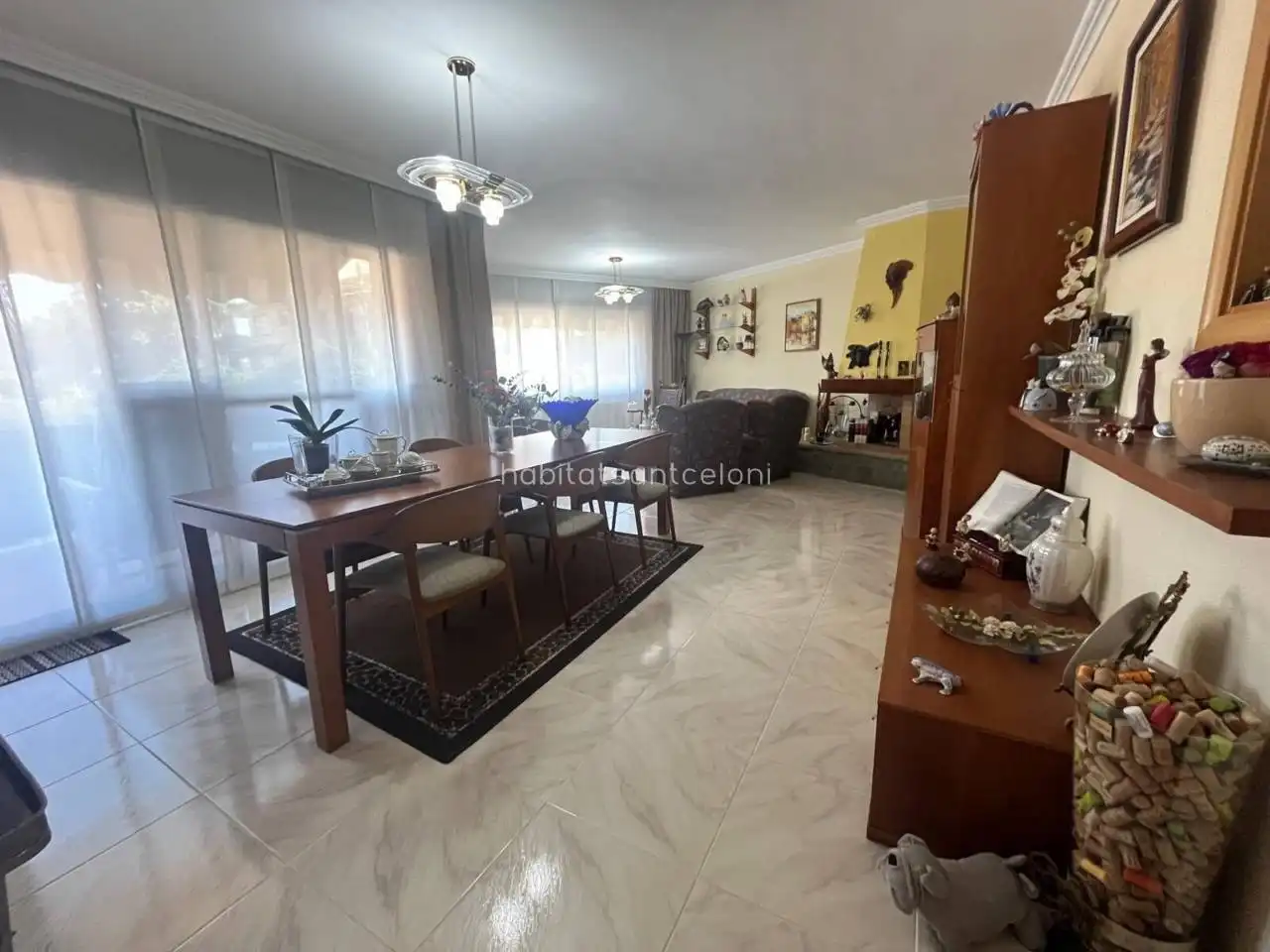 Sala d'estar de Casa adosada en venda en Sant Celoni amb Aire condicionat, Calefacció i Jardí privat