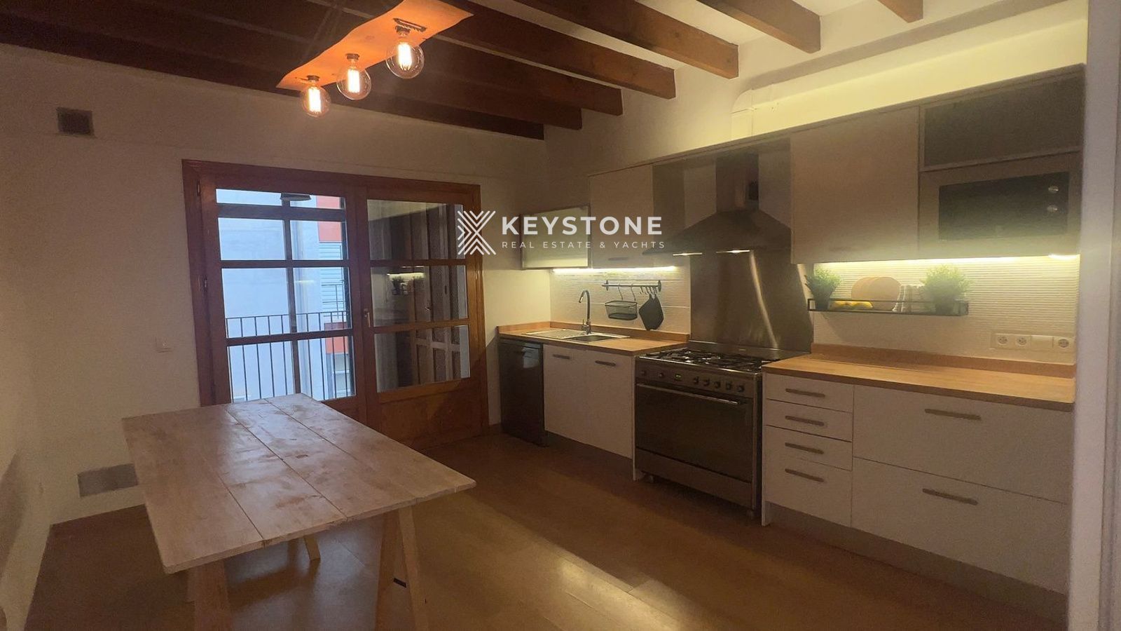 Cuina de Dúplex de lloguer en  Palma de Mallorca amb Aire condicionat, Terrassa i Traster