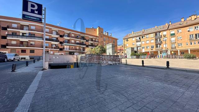 Garaje en Venta en De Los Olivares en Centro Urbano