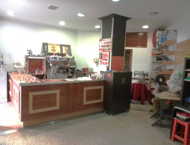 Local comercial en Venta en Calle Ampurdán en Pumarín