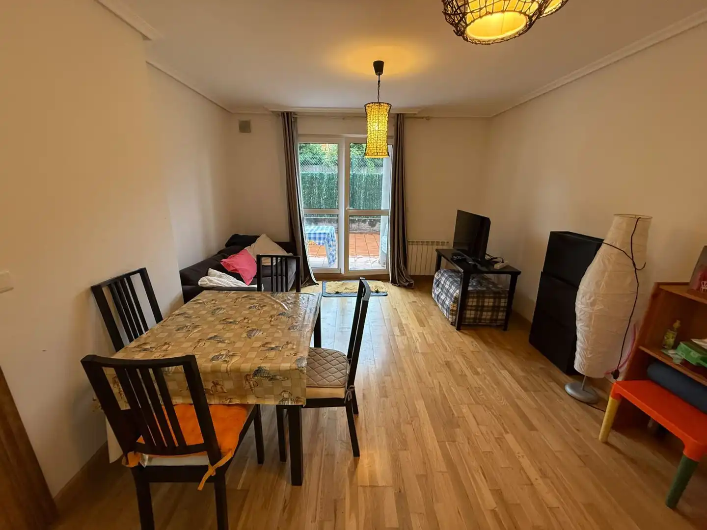 Sala de estar de Piso en venta en Hazas de Cesto con Calefacción, Terraza y Piscina comunitaria