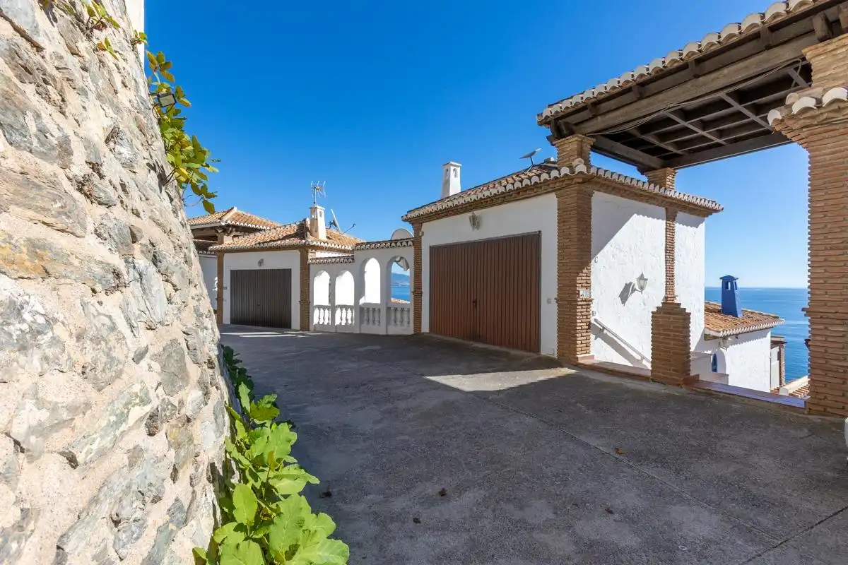 Vista exterior de Casa o chalet en venta en Almuñécar con Aire acondicionado, Jardín privado y Terraza