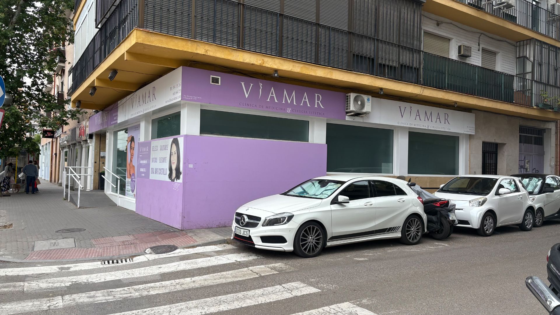 Vista exterior de Local en traspaso en  Sevilla Capital con Aire acondicionado, Calefacción y Parquet