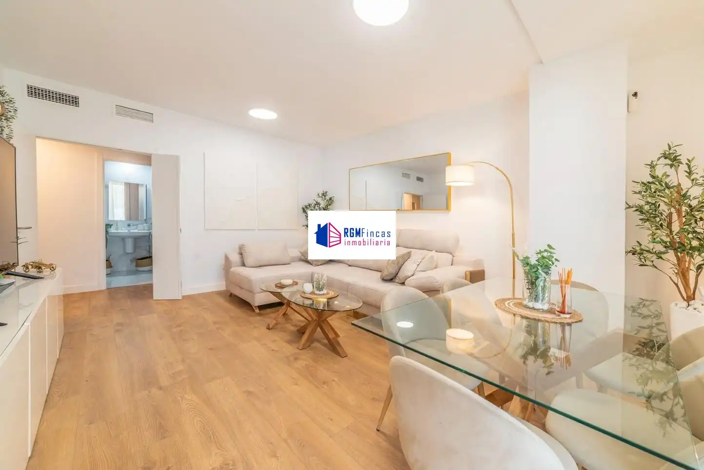 Sala de estar de Piso en venta en Sevilla con Aire acondicionado, Calefacción y Jardín privado