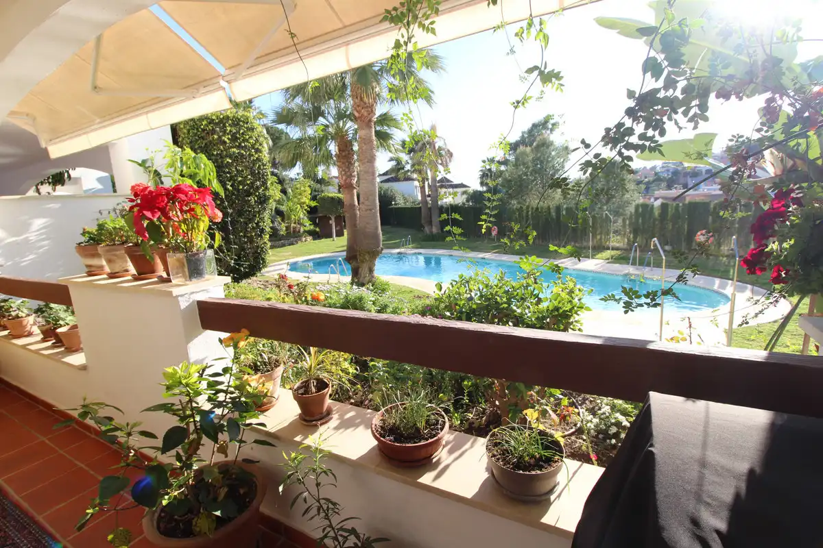 Apartamento con piscina en venta en Nueva Andalucía, imagen 3
